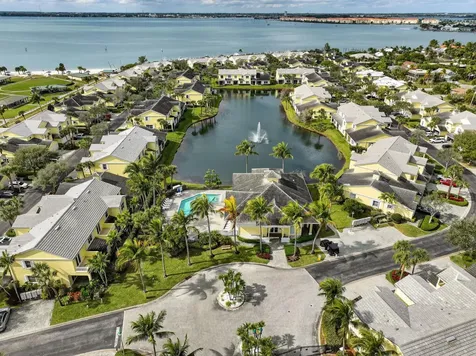 906 Mariner Bay Boulevard Hutchinson Island FL 34949