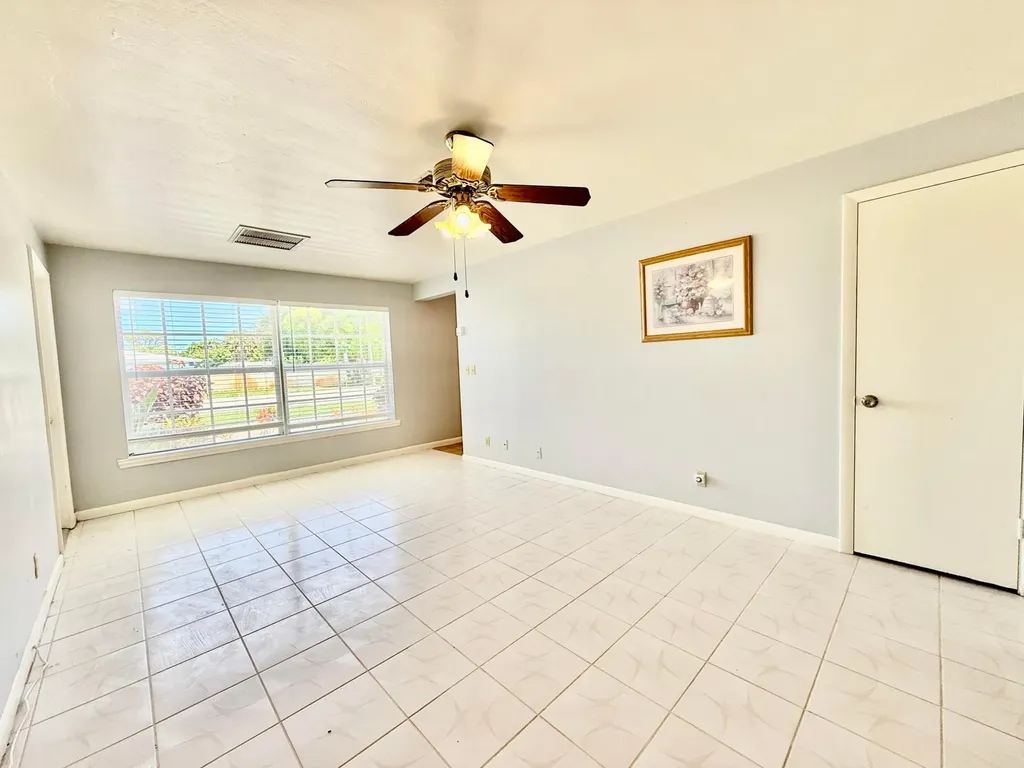 3161 Avenue H E Riviera Beach FL 33404