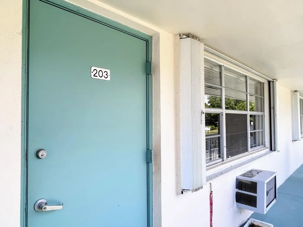 340 Horizons W Boynton Beach FL 33435