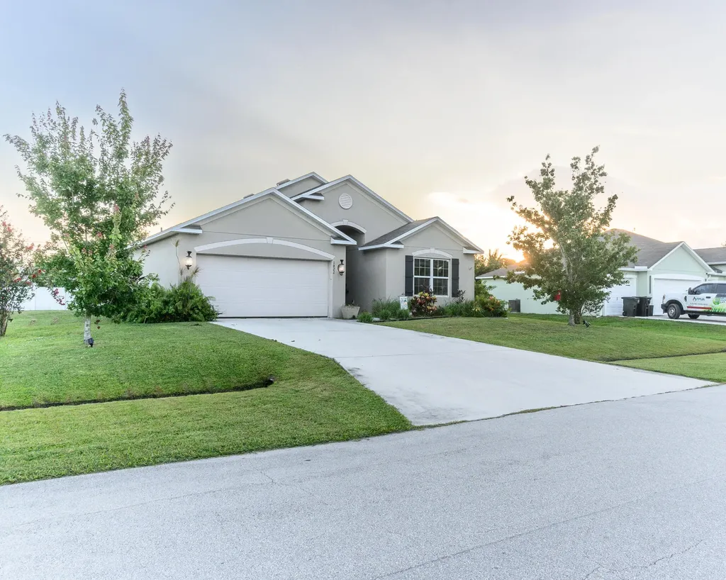 1822 SW Hampshire Lane Port St Lucie FL 34953