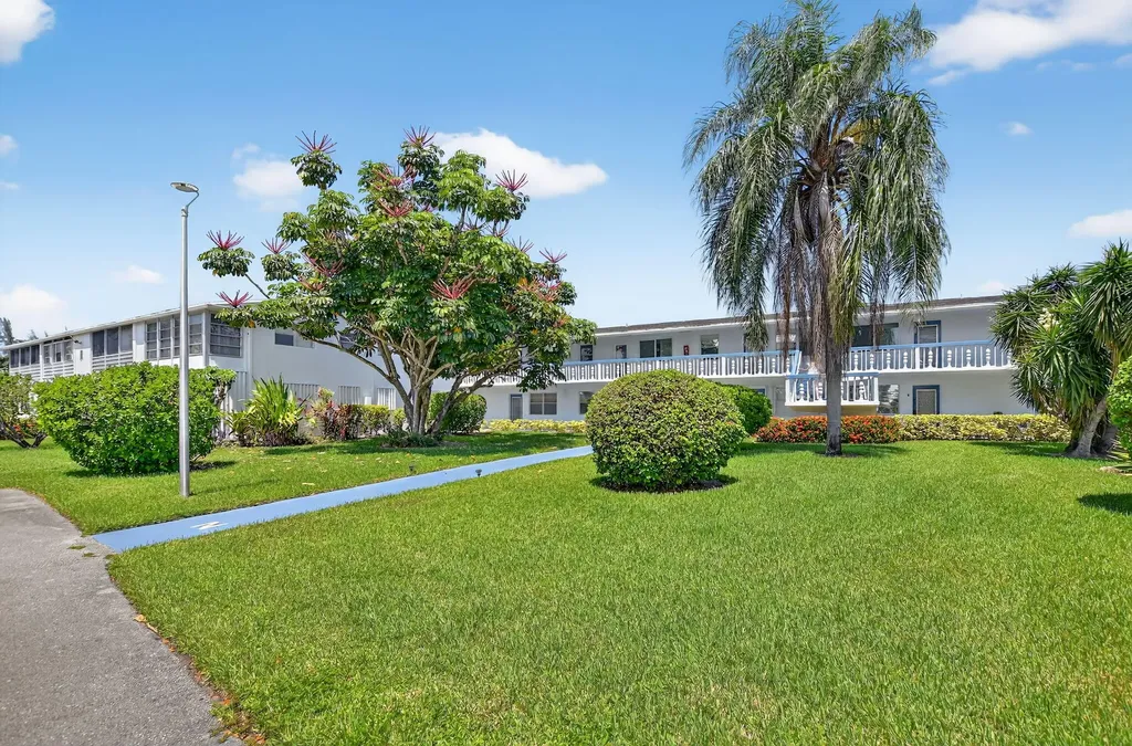 425 Durham N Deerfield Beach FL 33442