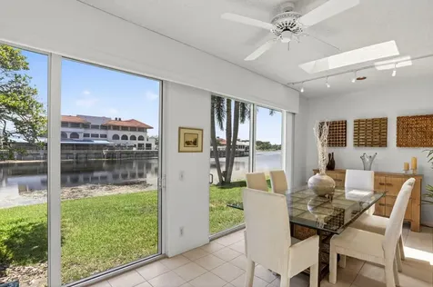 6806 Via Regina Boca Raton FL 33433