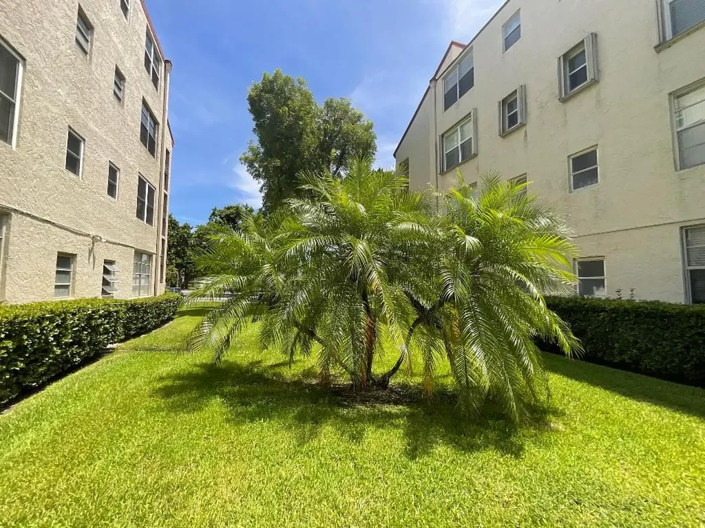25 Abbey 101 Lane Delray Beach FL 33446