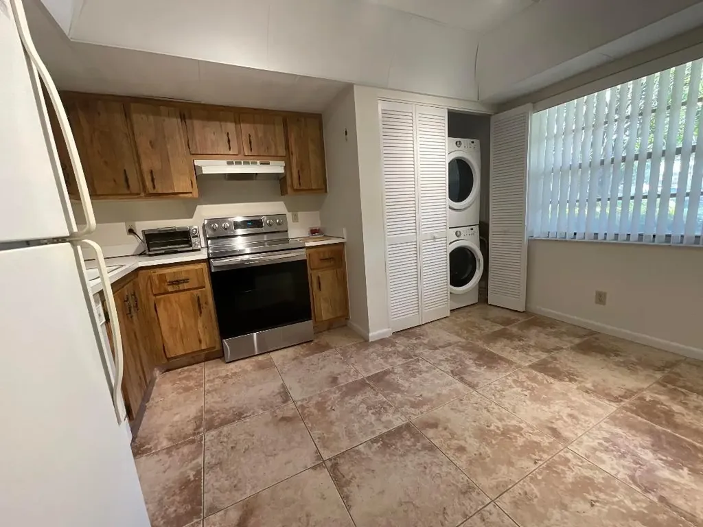 25 Abbey 101 Lane Delray Beach FL 33446