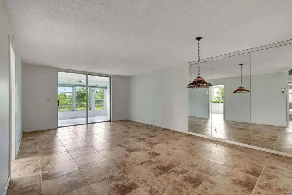 25 Abbey 101 Lane Delray Beach FL 33446
