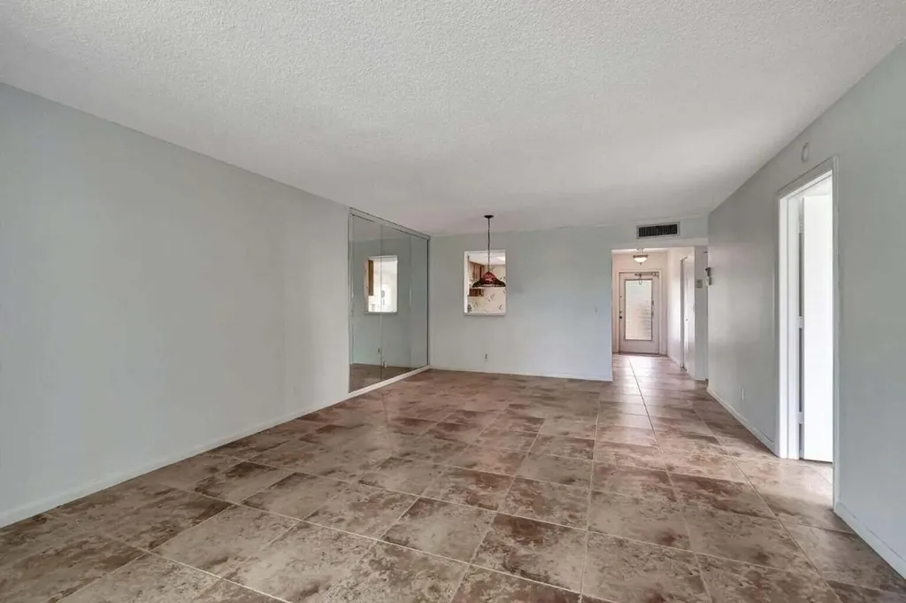 25 Abbey 101 Lane Delray Beach FL 33446