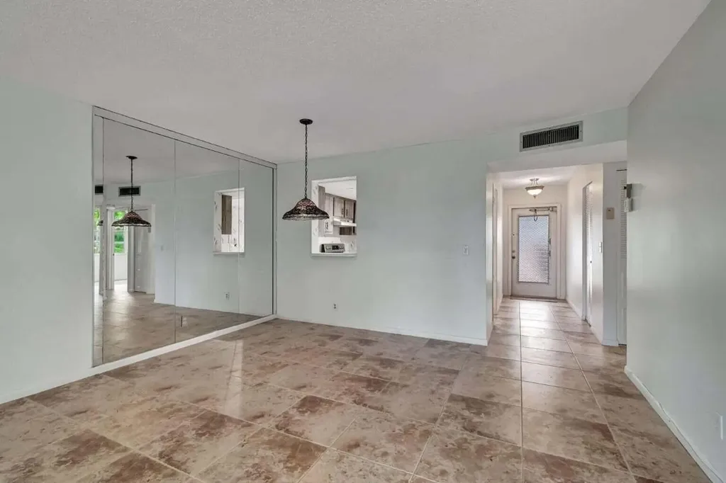 25 Abbey 101 Lane Delray Beach FL 33446
