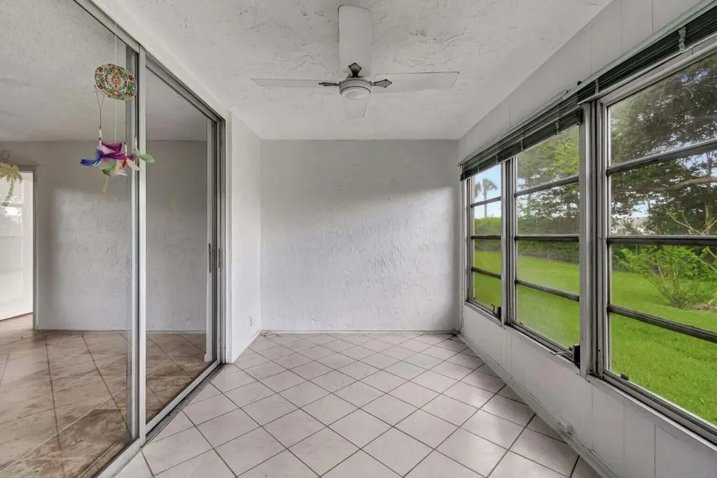 25 Abbey 101 Lane Delray Beach FL 33446