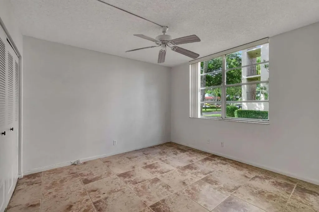 25 Abbey 101 Lane Delray Beach FL 33446