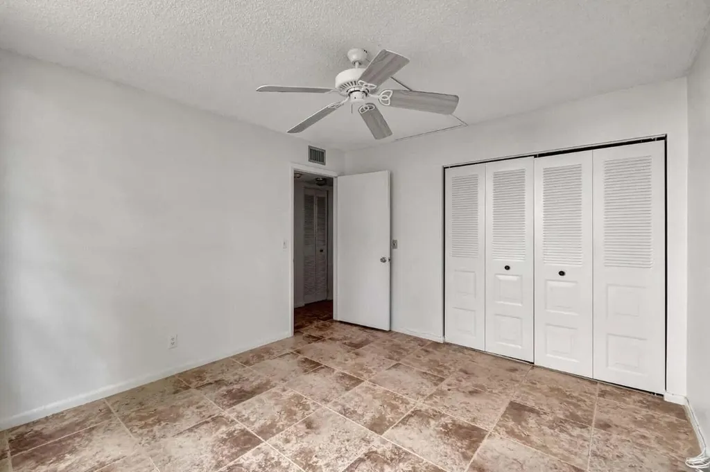 25 Abbey 101 Lane Delray Beach FL 33446