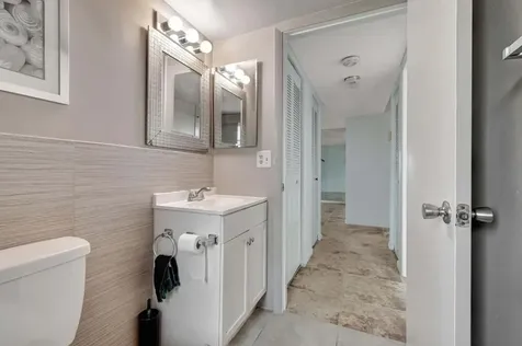 25 Abbey 101 Lane Delray Beach FL 33446
