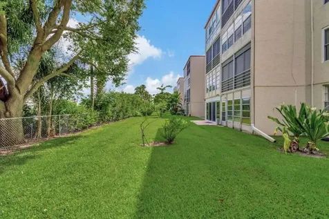 25 Abbey 101 Lane Delray Beach FL 33446