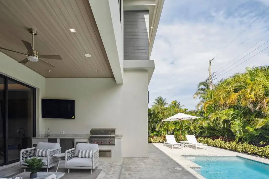 354 NE 4th Street Boca Raton FL 33432