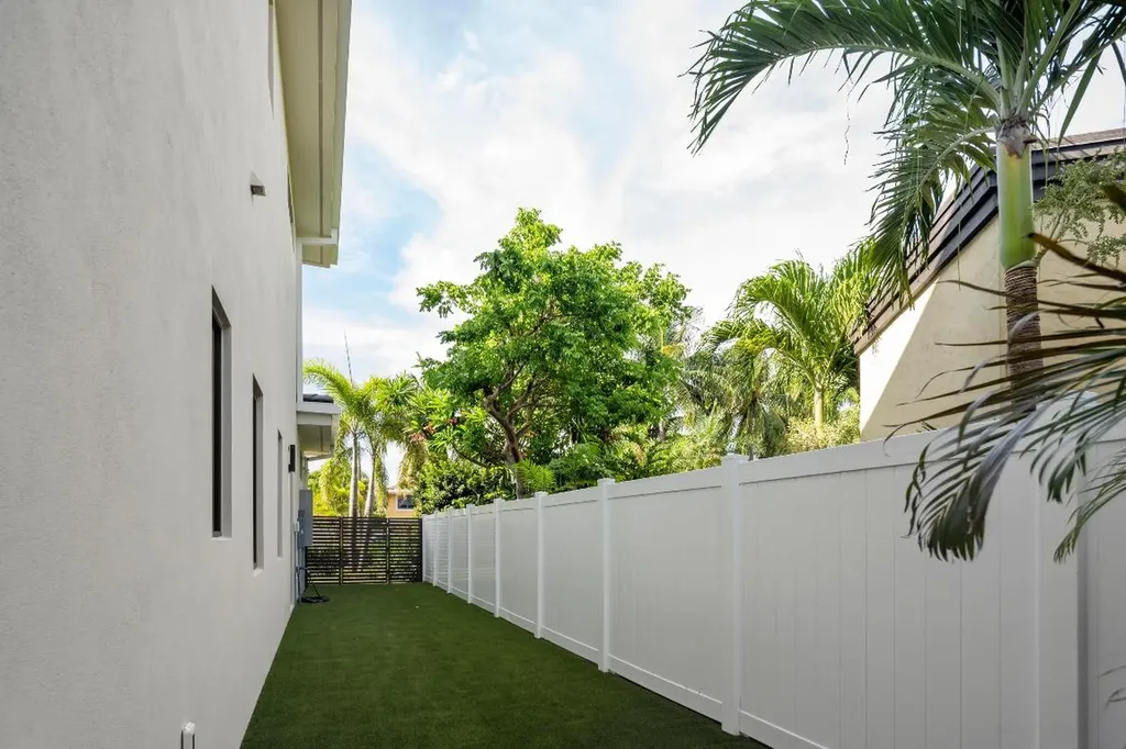 354 NE 4th Street Boca Raton FL 33432
