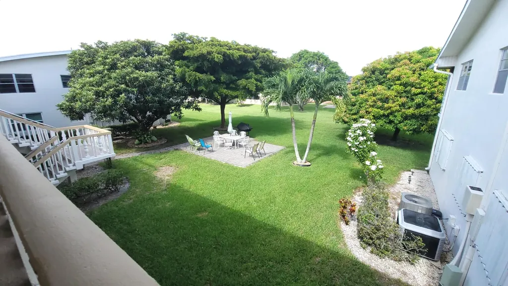 147 Bedford F West Palm Beach FL 33417