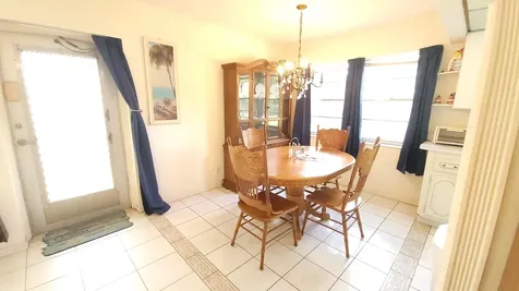147 Bedford F West Palm Beach FL 33417