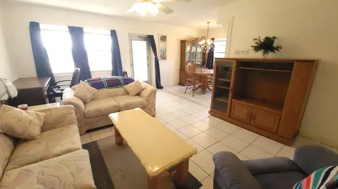 147 Bedford F West Palm Beach FL 33417