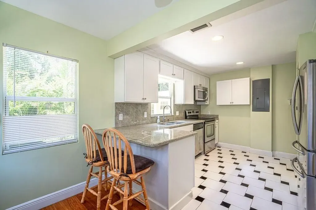 213-215 S Ocean Breeze Lake Worth Beach FL 33460