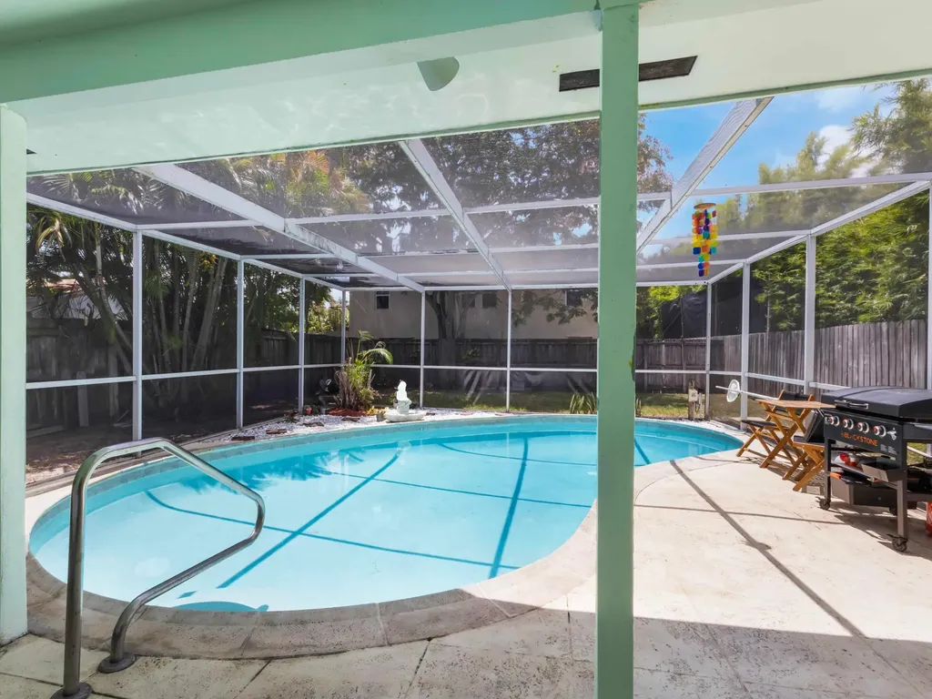 1680 NE 34th Lane Oakland Park FL 33334