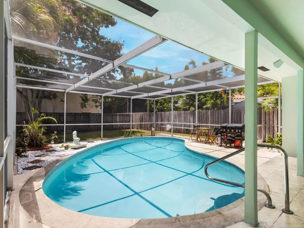 1680 NE 34th Lane Oakland Park FL 33334