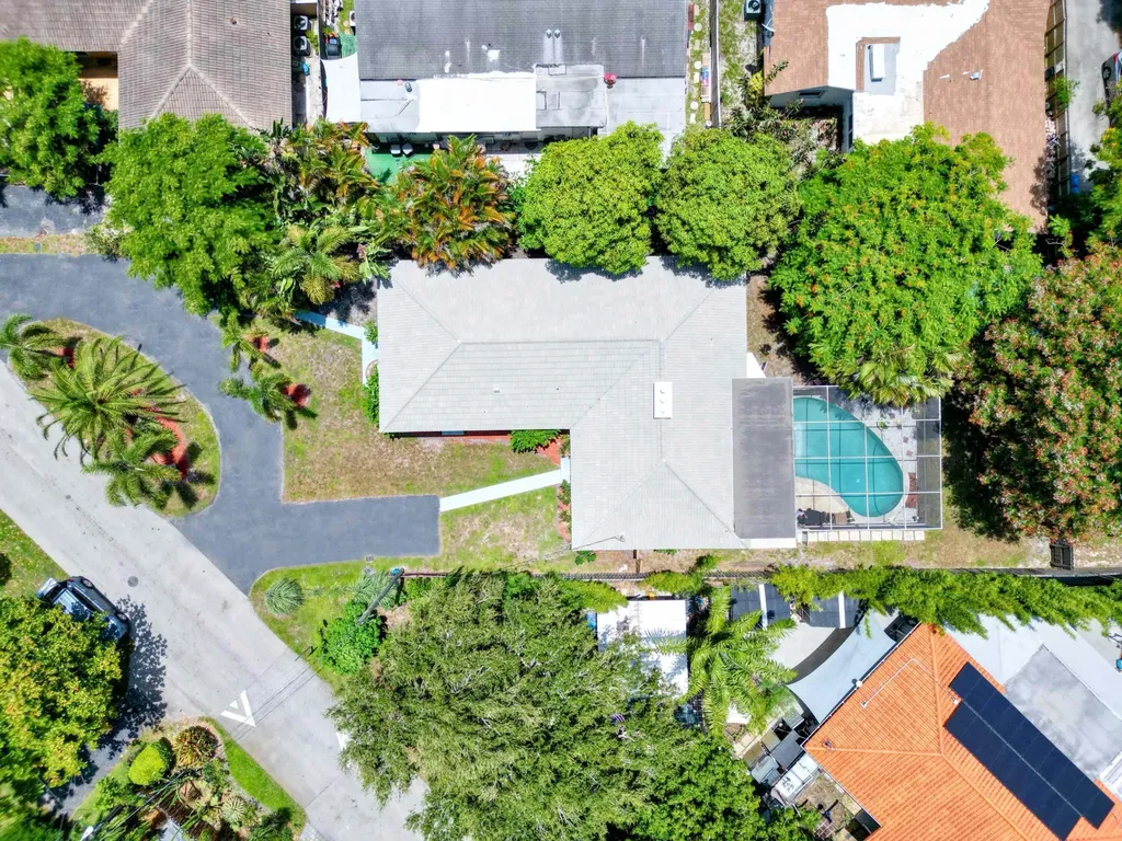 1680 NE 34th Lane Oakland Park FL 33334