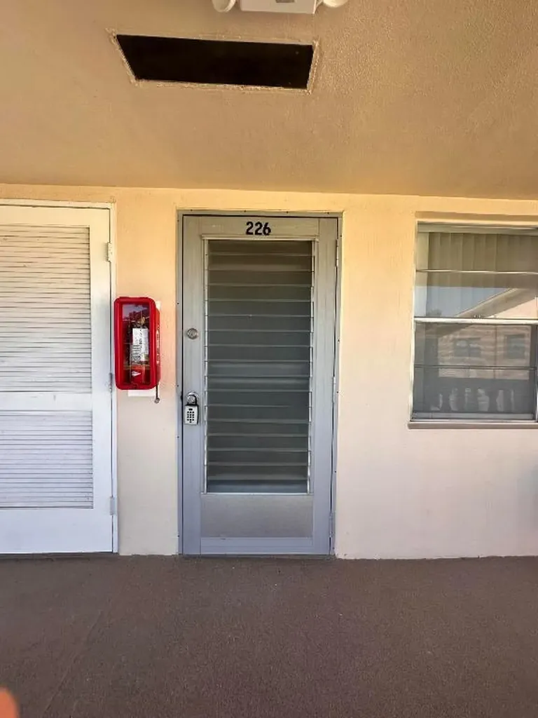 226 Canturbury West Palm Beach FL 33417
