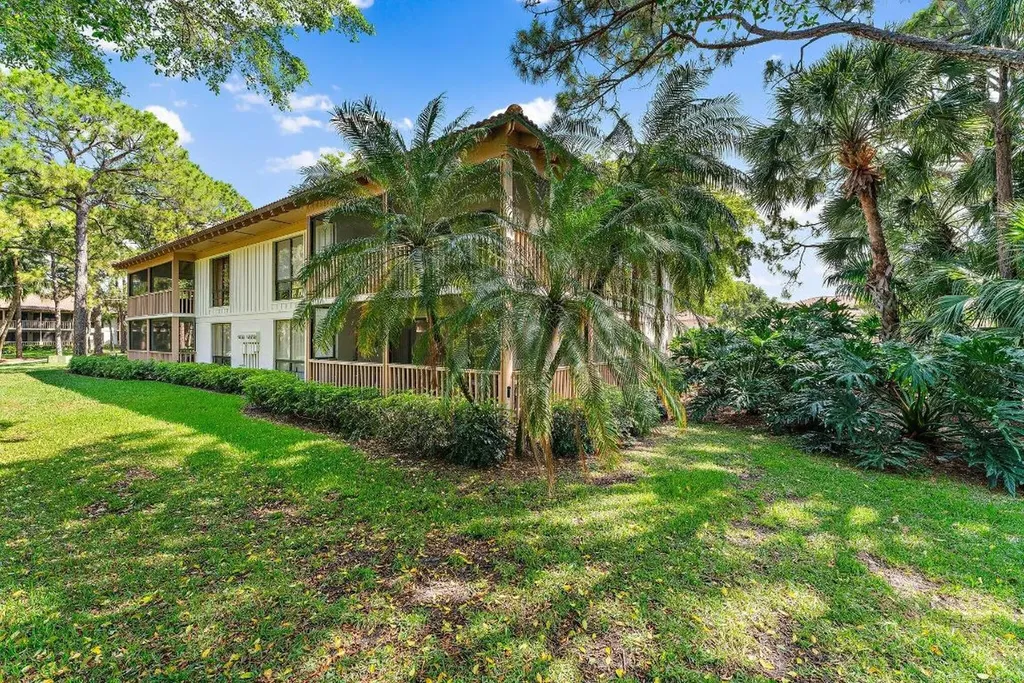 527 Brackenwood Place Palm Beach Gardens FL 33418
