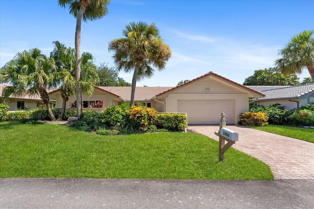6858 Villas Drive W Boca Raton FL 33433