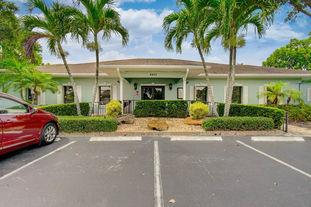 9855 Loquat Tree Run A Run Boynton Beach FL 33436