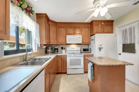 9855 Loquat Tree Run A Run Boynton Beach FL 33436