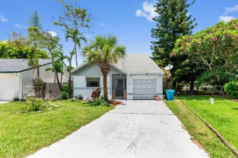 21 Peachtree Place Boynton Beach FL 33436