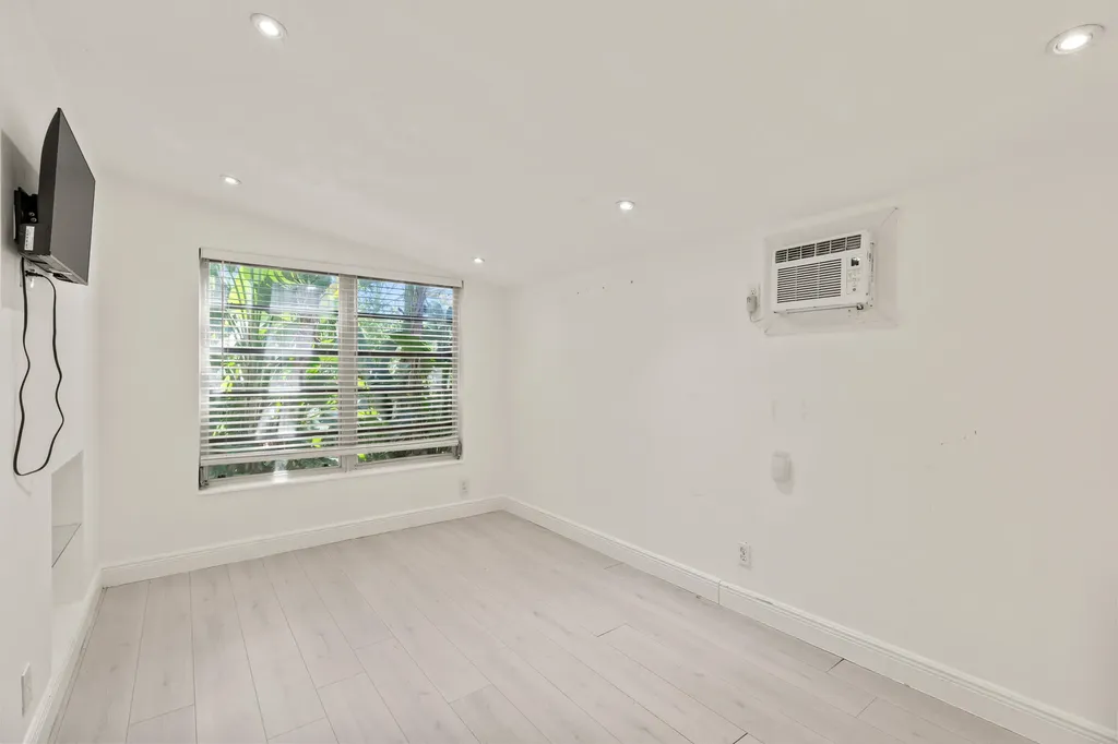 1637 N Victoria Park Road Fort Lauderdale FL 33305