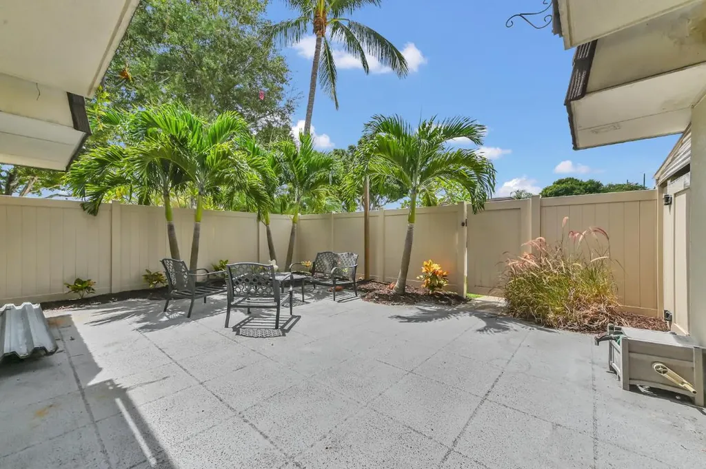 7315 73rd Way West Palm Beach FL 33407