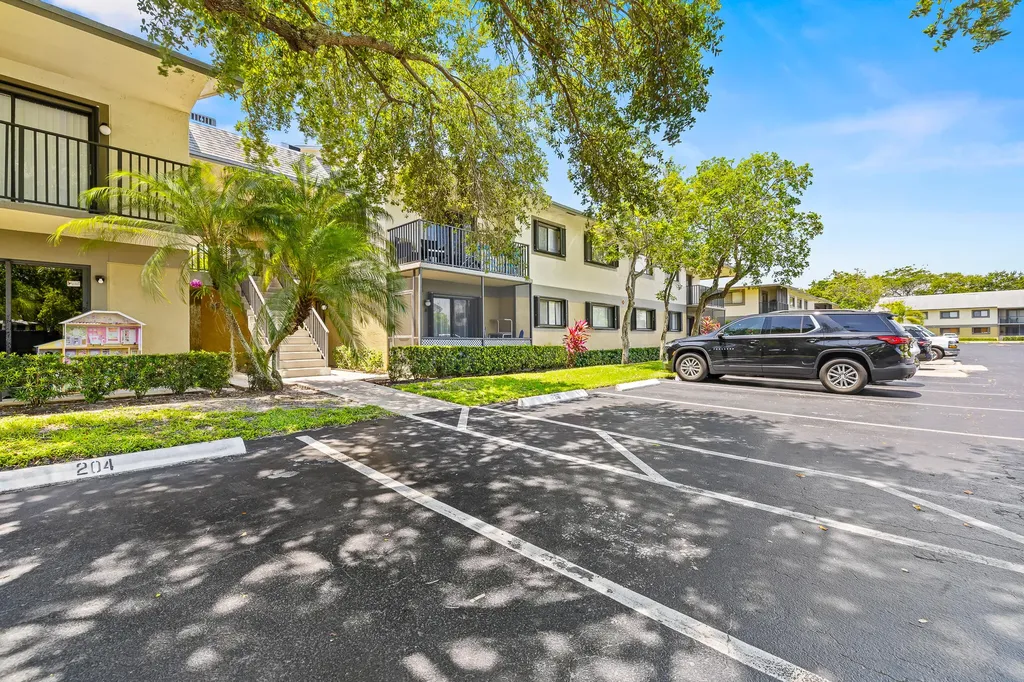 610 Trace Circle Deerfield Beach FL 33441