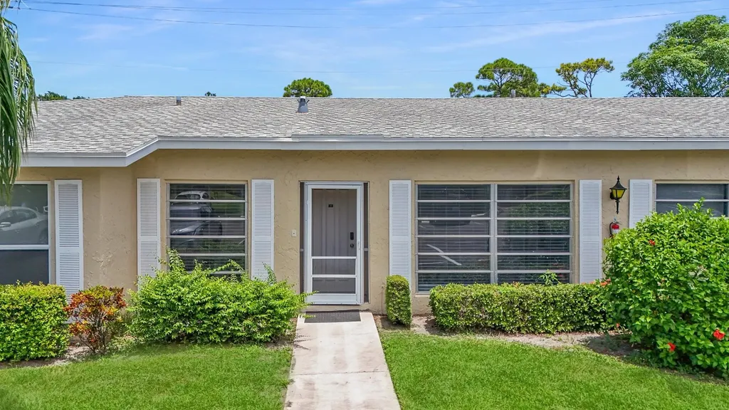 13670 Via Flora Delray Beach FL 33484