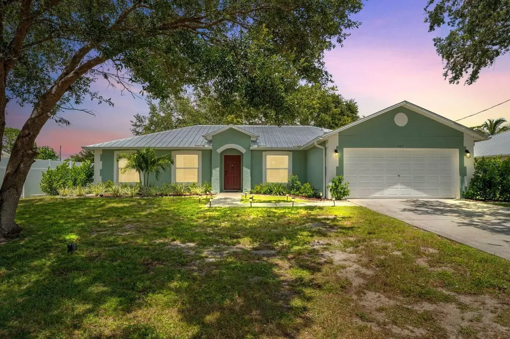 522 SW South Quick Circle Port St Lucie FL 34953