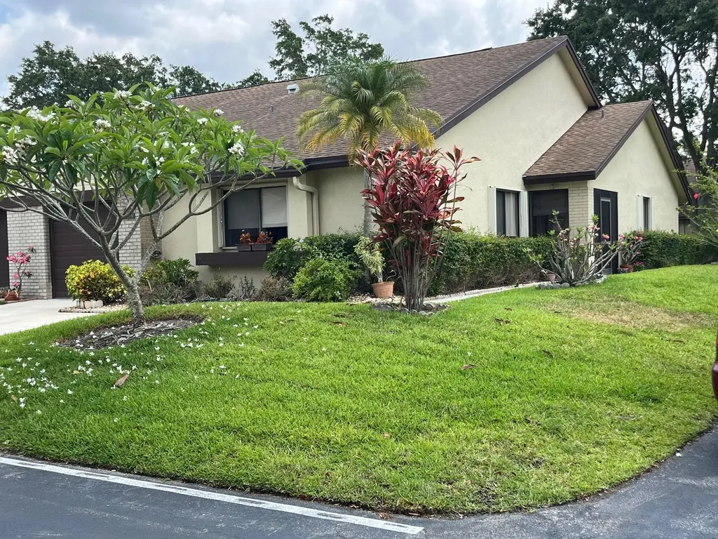 139 Meander Circle Royal Palm Beach FL 33411
