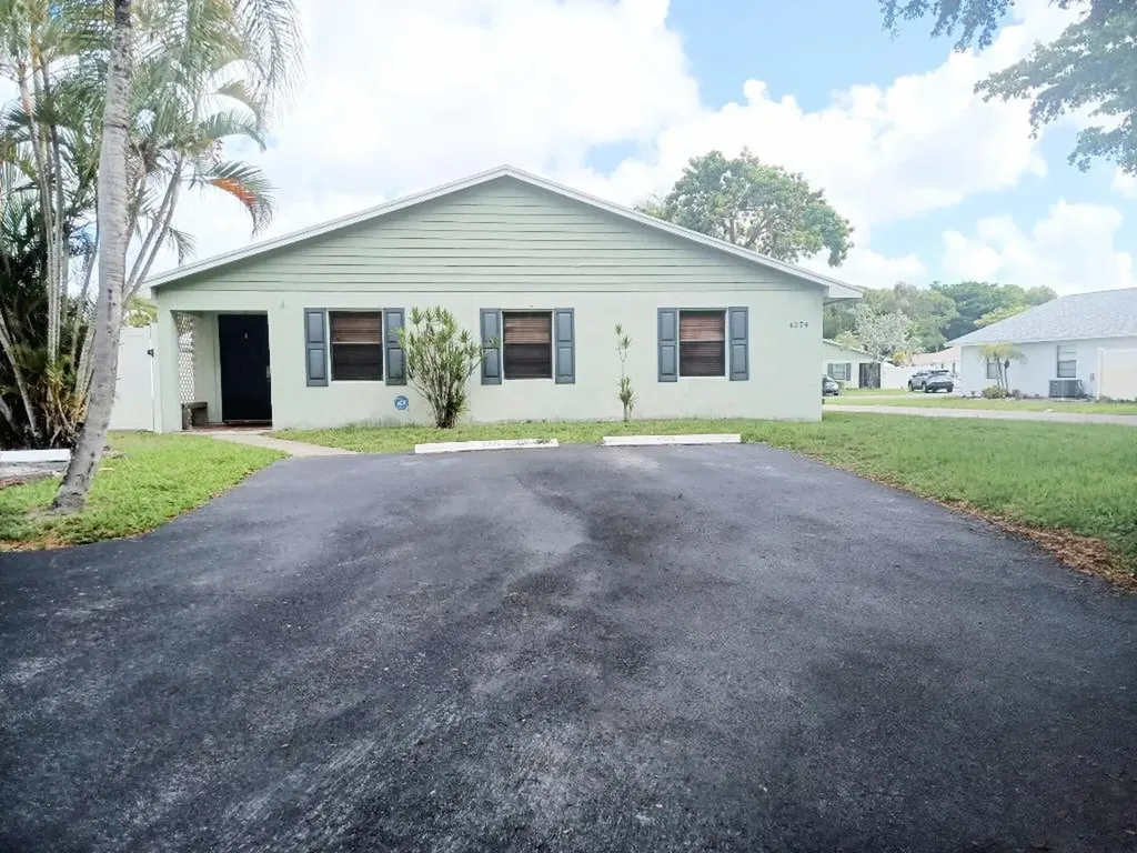 4374 Walden Circle Lake Worth FL 33463