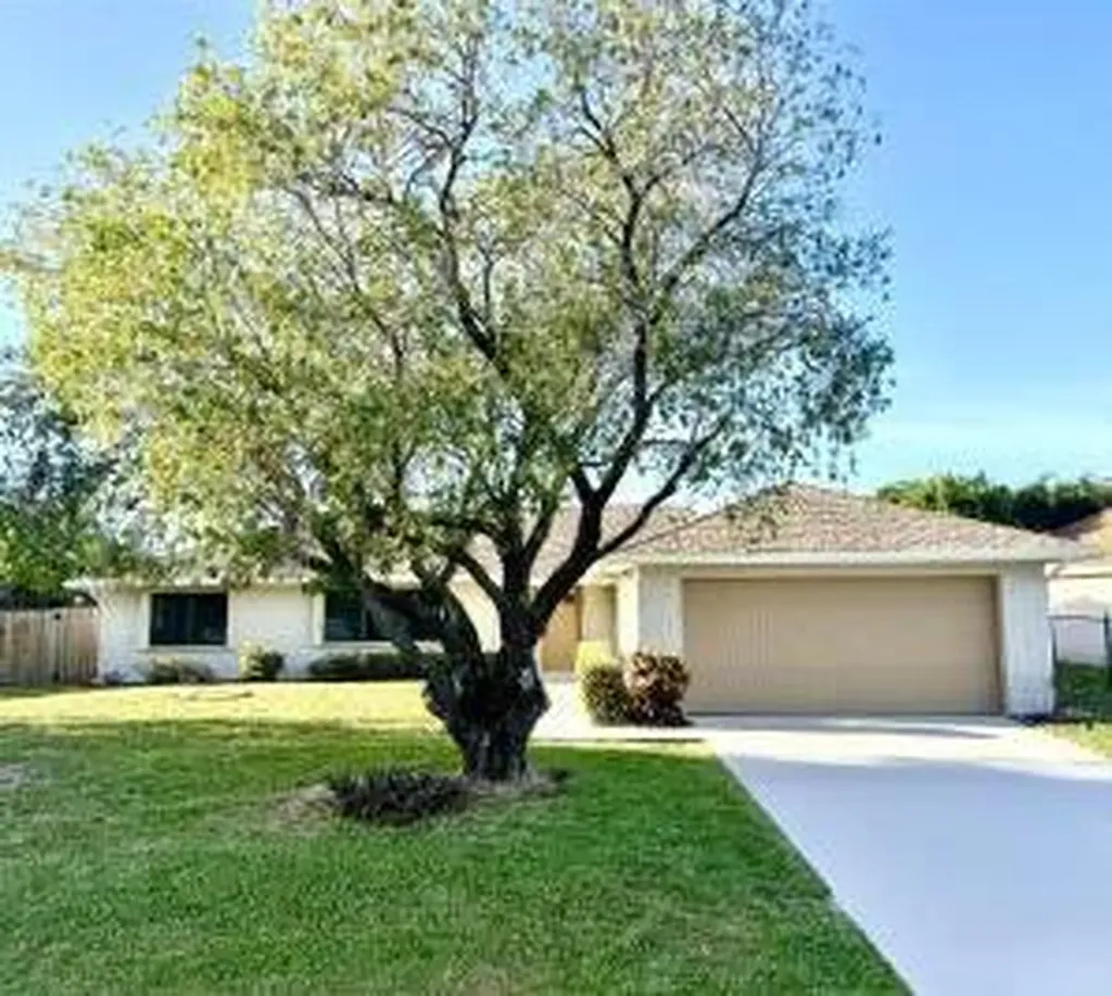 2283 SE Gaslight Street Port St Lucie FL 34952