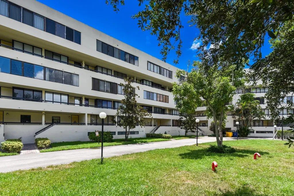 1401 S Federal Highway Boca Raton FL 33432