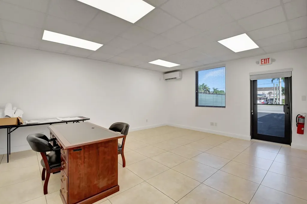 3379 S Military Trail Lake Worth FL 33463
