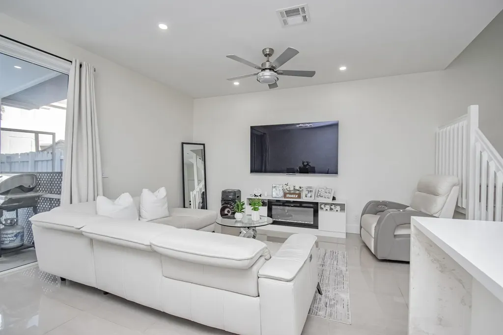 819 NW 42 Place Deerfield Beach FL 33064