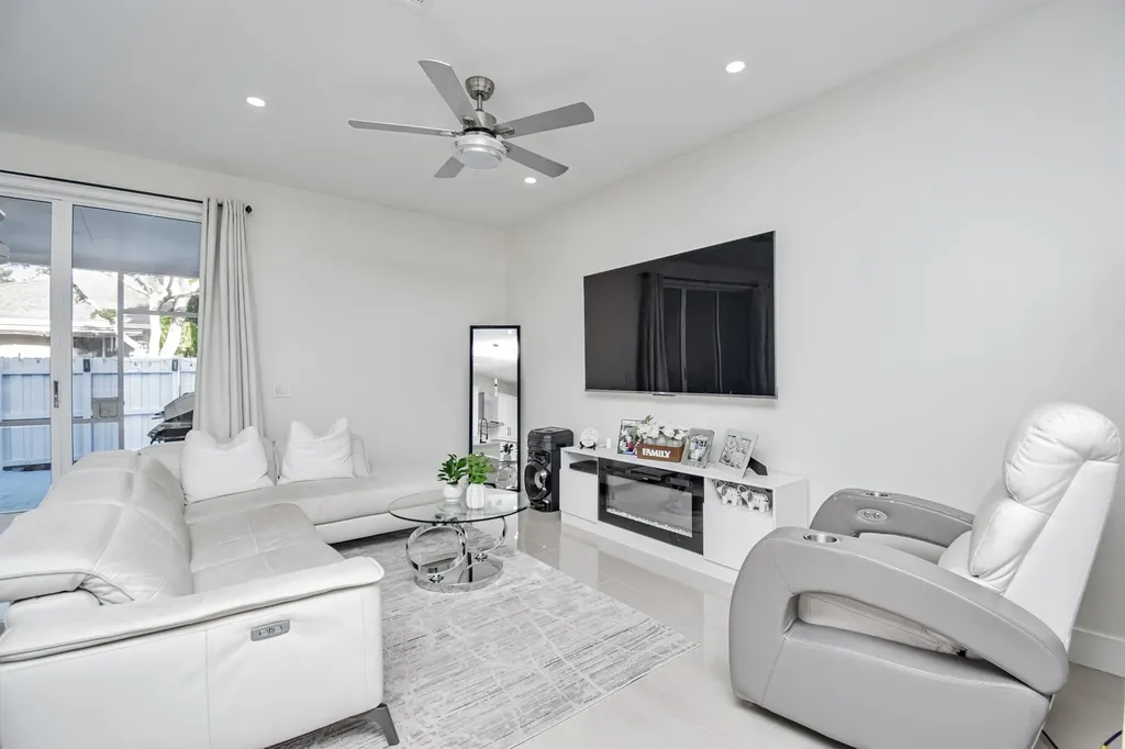 819 NW 42 Place Deerfield Beach FL 33064