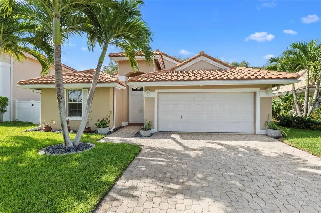 10 Valencia Drive Boynton Beach FL 33436