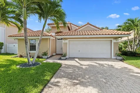 10 Valencia Drive Boynton Beach FL 33436