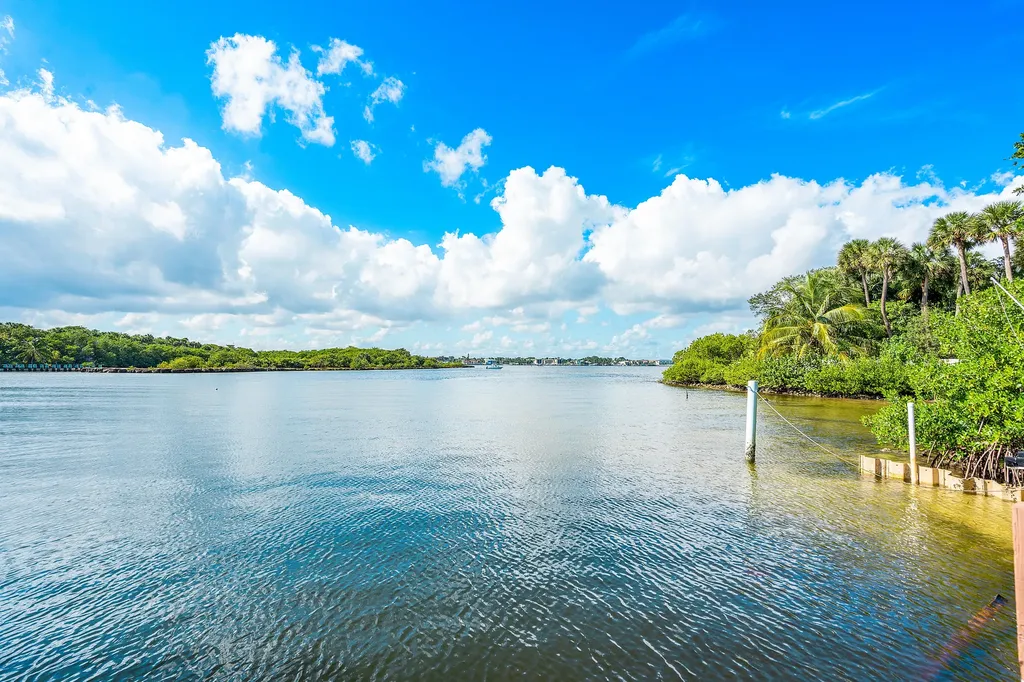 3070 S Ocean Boulevard Manalapan FL 33462