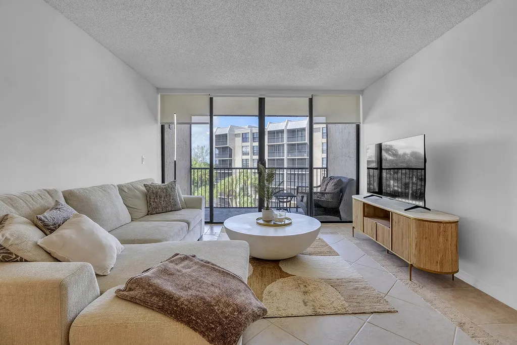 21 Royal Palm Way Boca Raton FL 33432