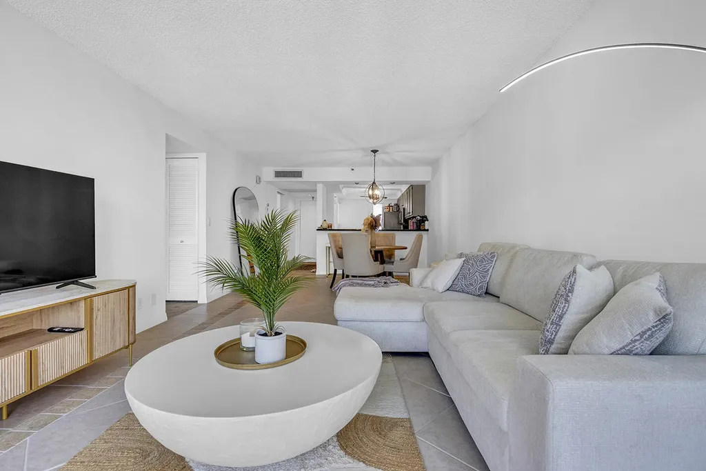 21 Royal Palm Way Boca Raton FL 33432