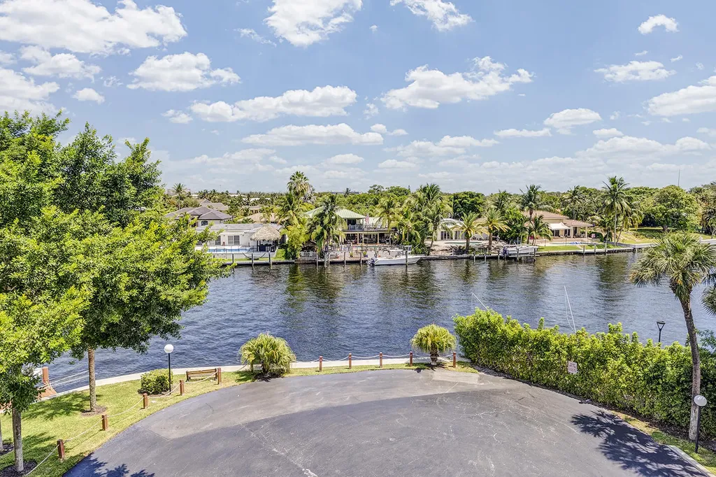 21 Royal Palm Way Boca Raton FL 33432