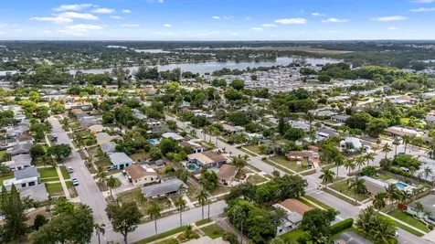 808 Wright Drive Lake Worth FL 33461